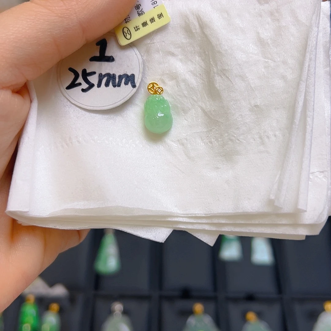 翡翠颈饰18K金镶嵌翡翠