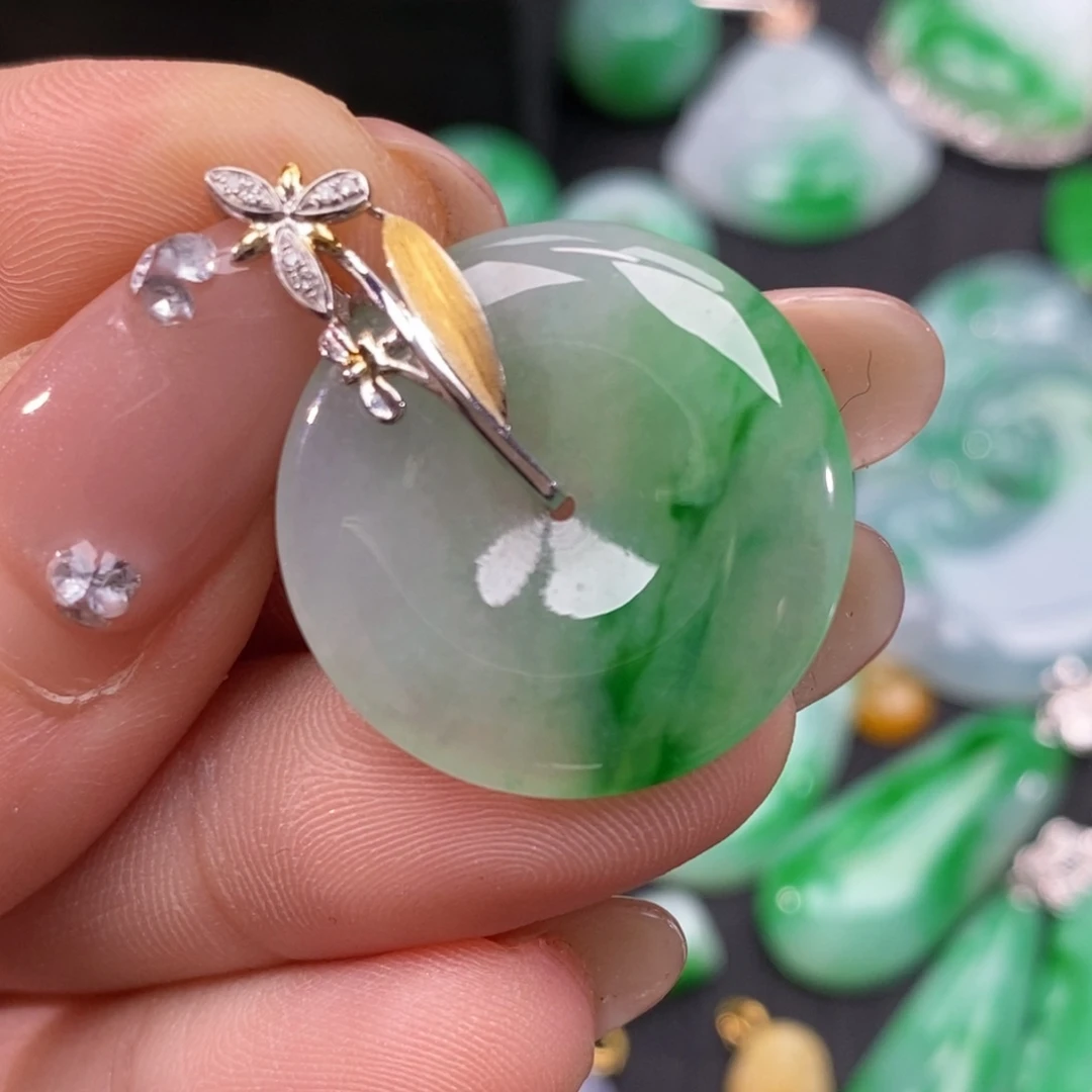 翡翠颈饰18K金镶嵌小****8翡翠