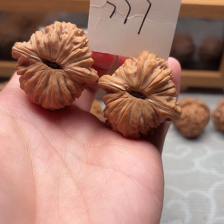 文玩核桃吊坠38.5平谷楼