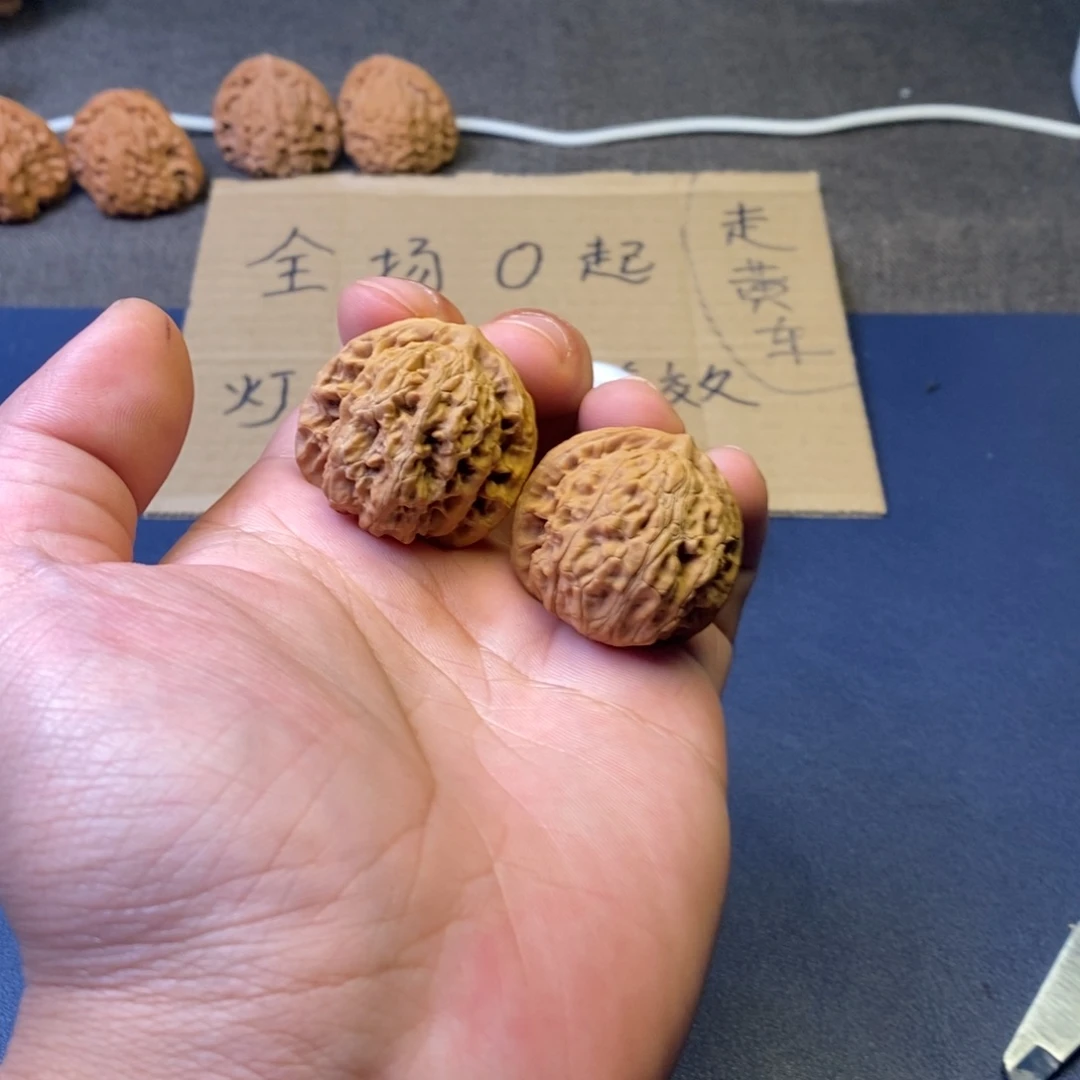 文玩核桃吊坠N****H霞云岭