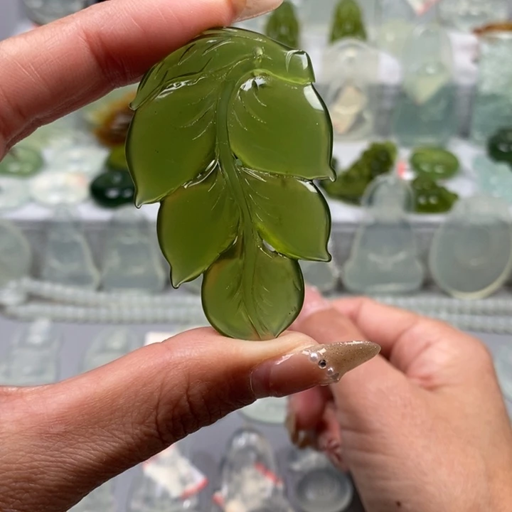 蛇纹石玉颈饰未镶嵌