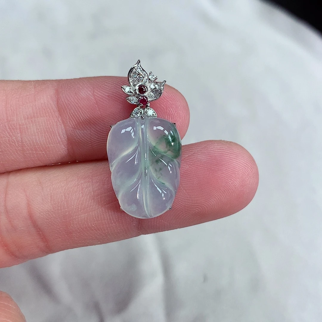 颈饰18K金镶嵌翡翠冰种飘花叶子