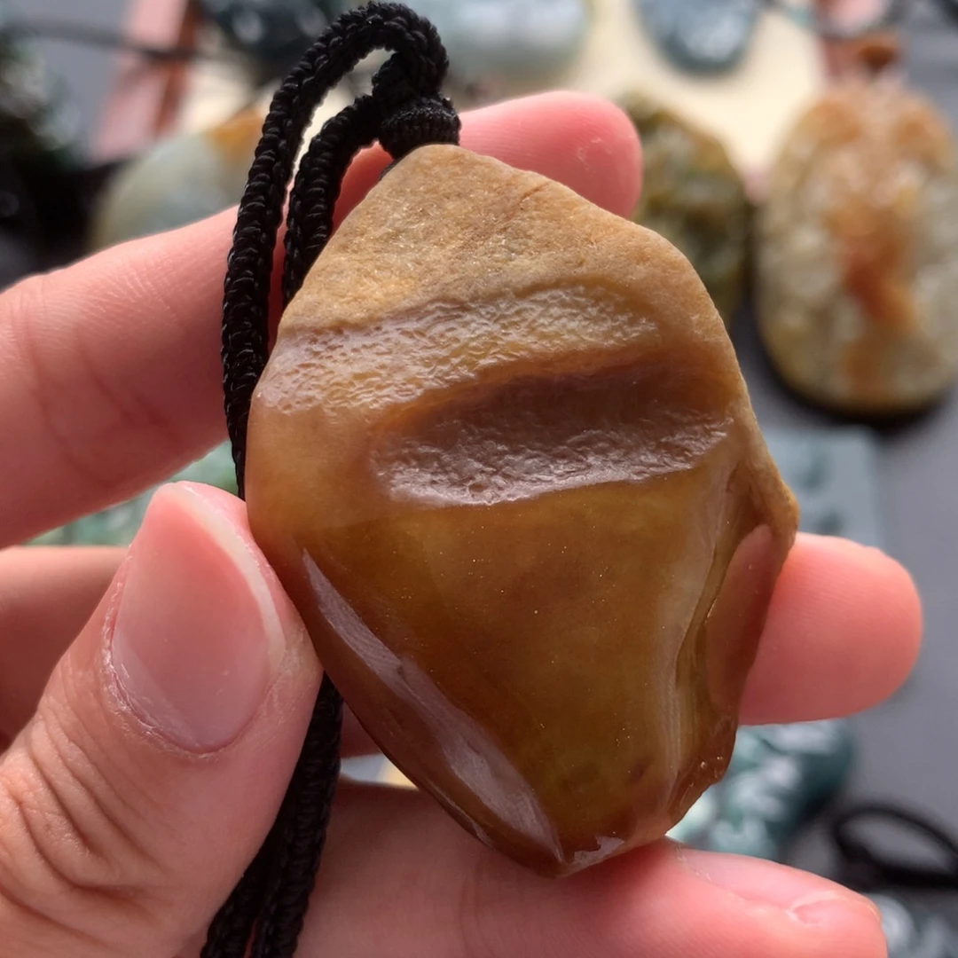 翡翠未镶嵌颈饰素面原石