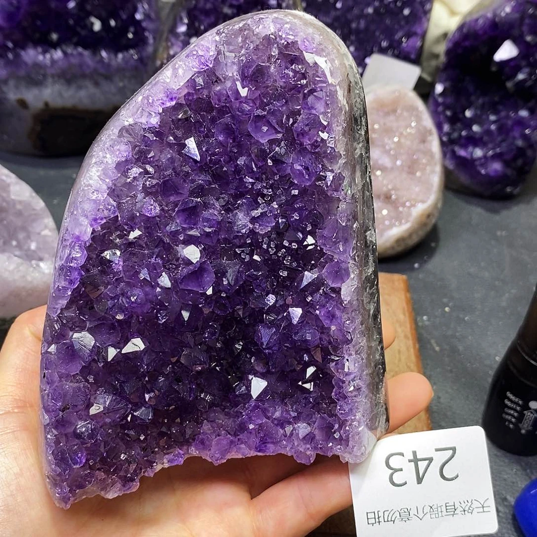 未镶嵌水晶大型摆件（非配饰）