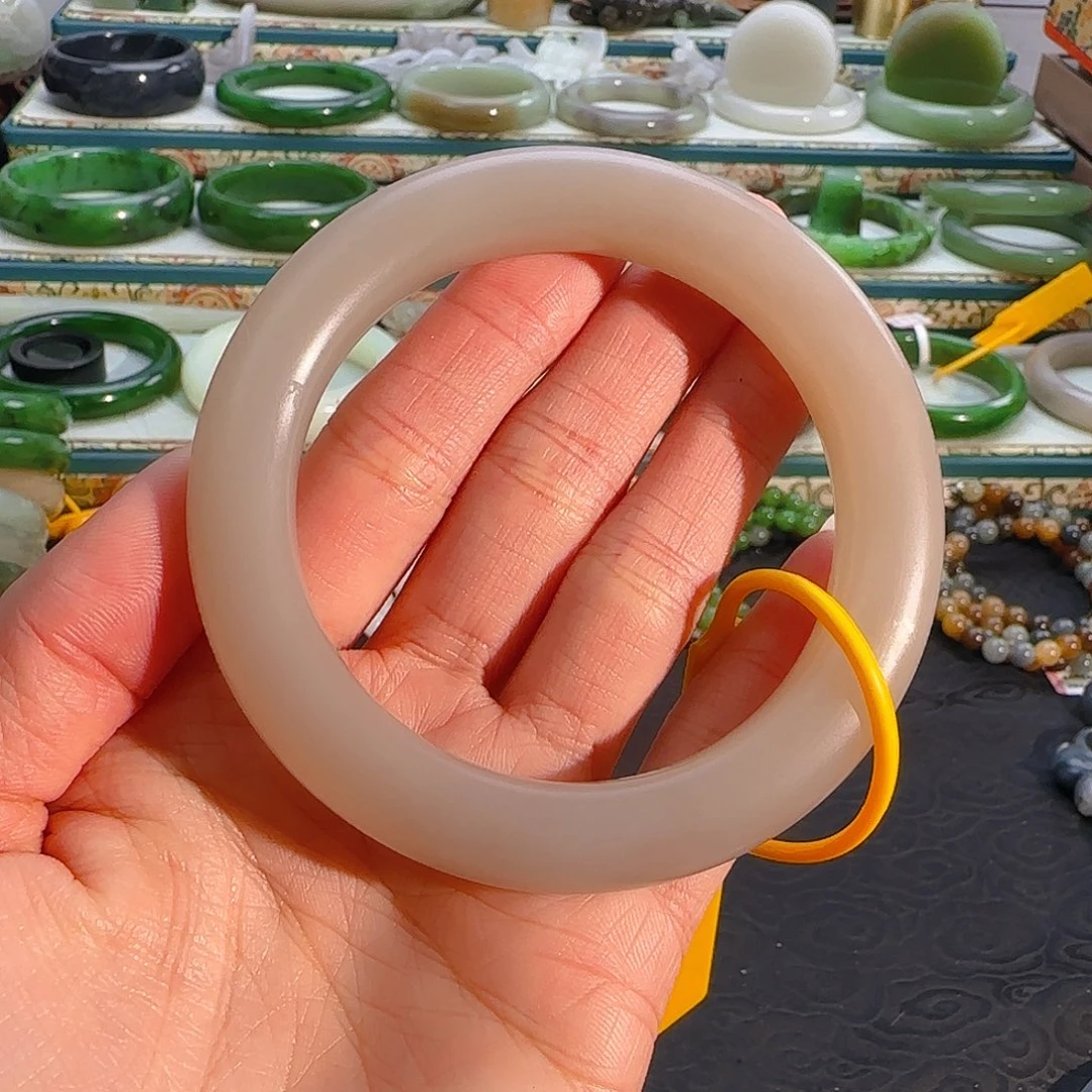 未镶嵌手镯和田玉藕粉手镯