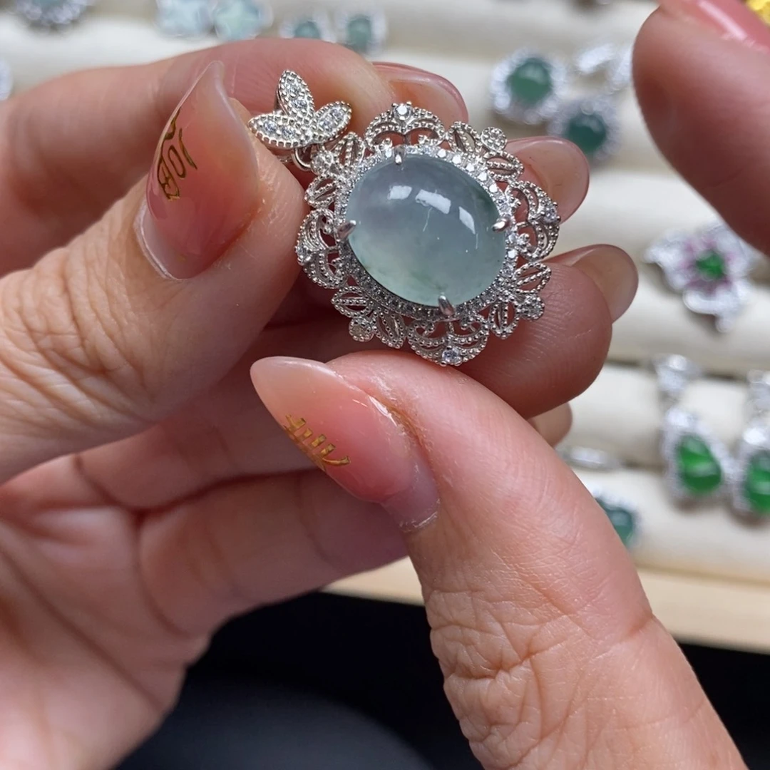 翡翠颈饰未镶嵌翡翠