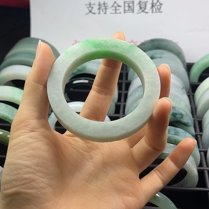 翡翠未镶嵌手镯手镯