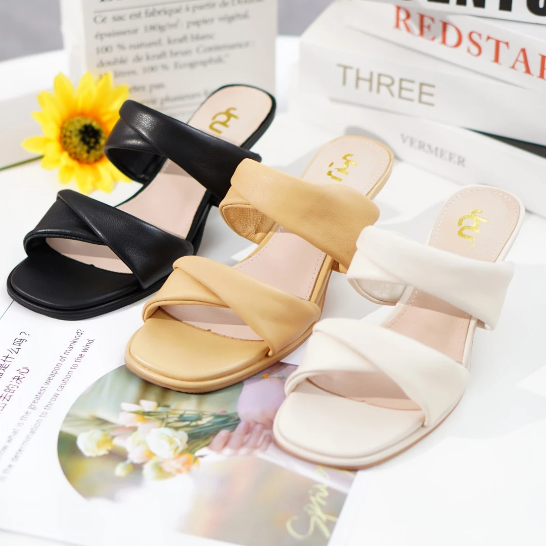 一路童行 3061564 女士时尚夏季凉拖气质百搭凉鞋品牌撤柜