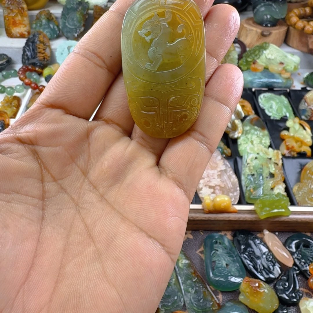 蛇纹石玉未镶嵌颈饰