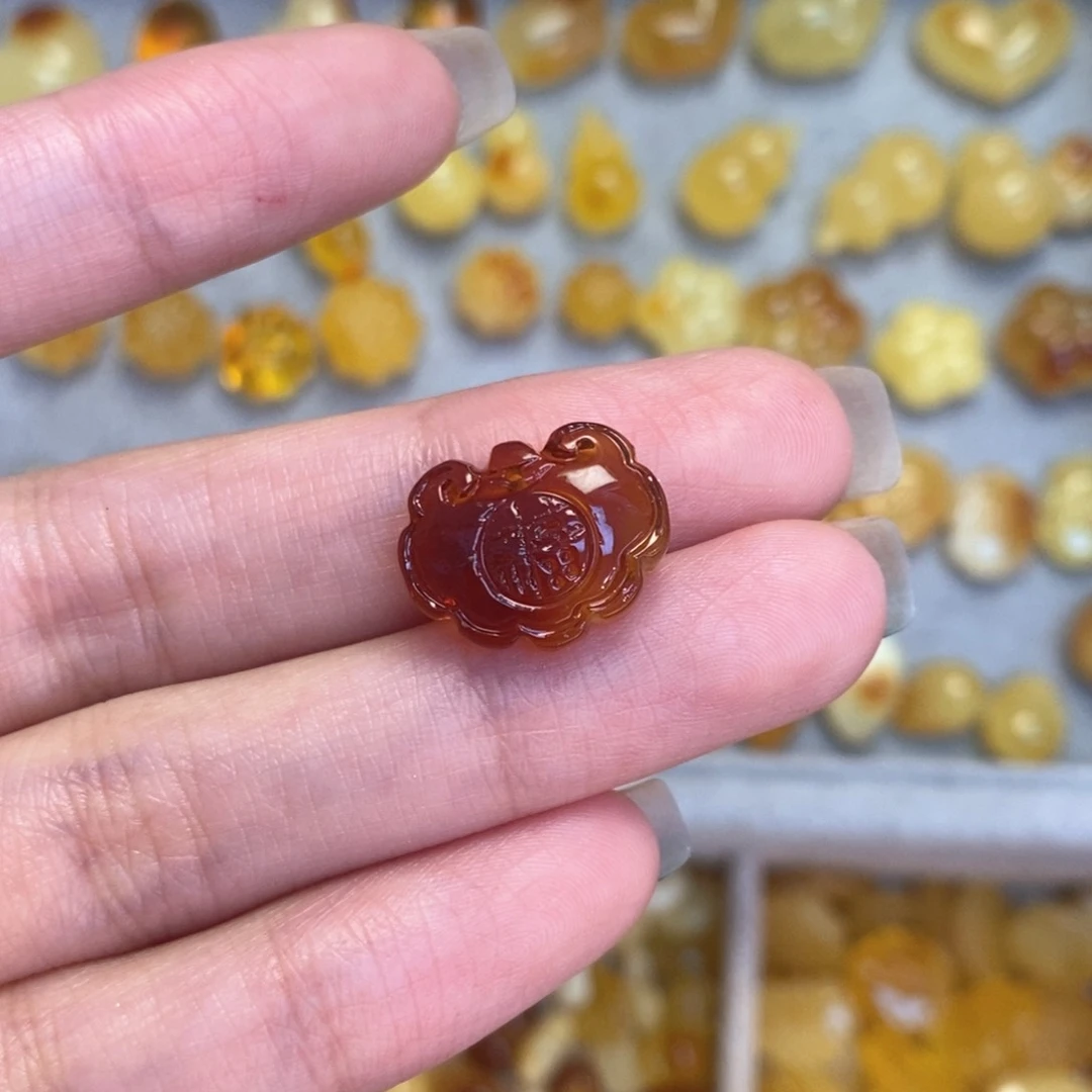 蜜蜡颈饰未镶嵌平安锁