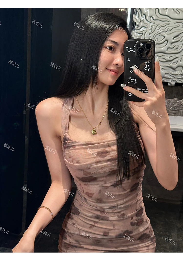 蓝达儿【可拆胸垫】新款收腰显瘦辣妹包臂挂脖连衣裙