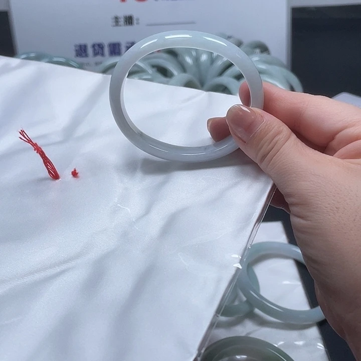 未镶嵌手镯翡翠贵妃