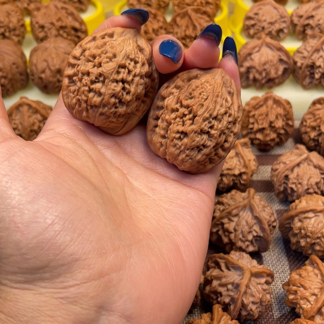 麦***齐文玩核桃吊坠莲花