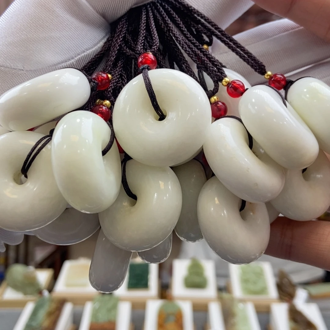 蛇纹石玉未镶嵌颈饰多样性发一件