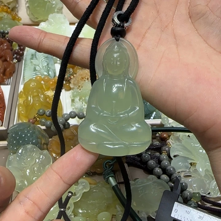 蛇纹石玉吊坠合金