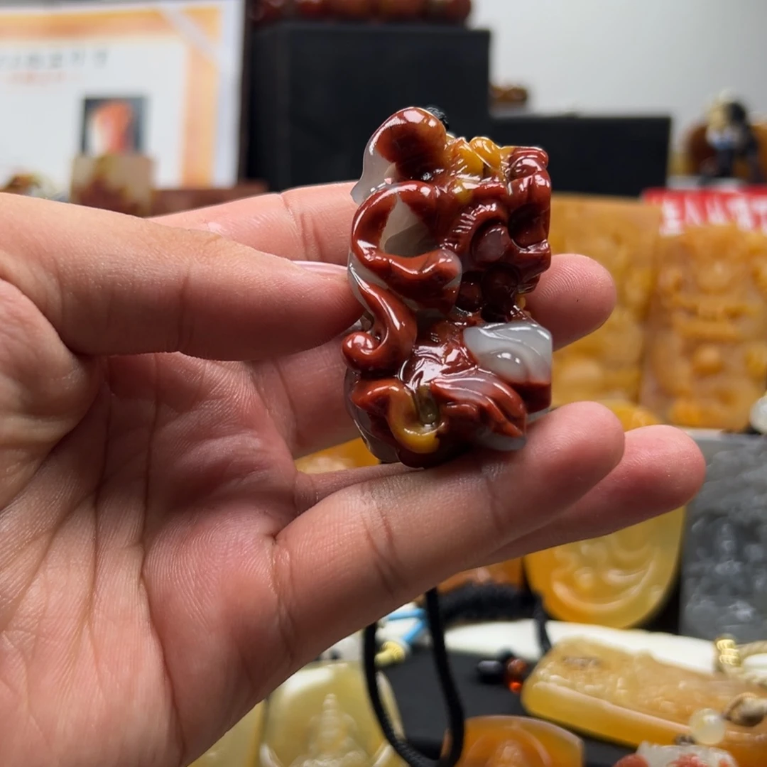 未镶嵌石英质玉（黄龙玉）多样性发货，发其一