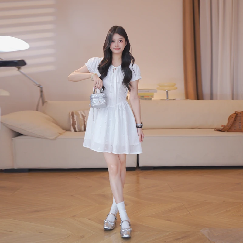曾小咸 白色减龄纯色短裙刺绣套头公主袖夏季连衣裙Z252LQZ8627