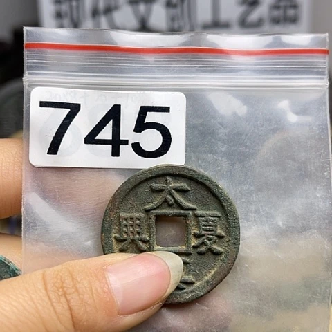 铜知****人现代文创工艺品现代花钱