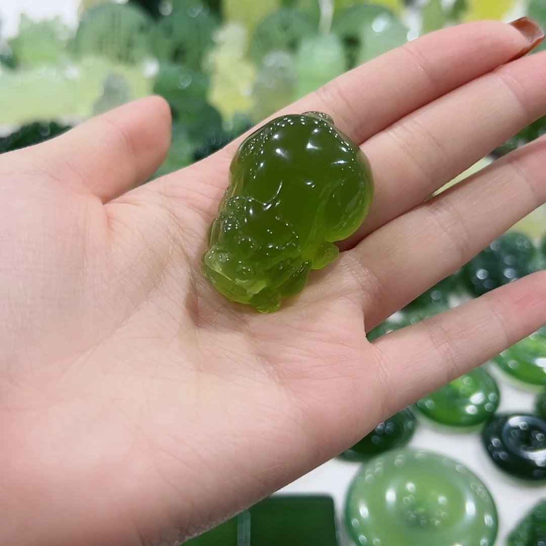 南***哥蛇纹石玉未镶嵌貔貅吊坠