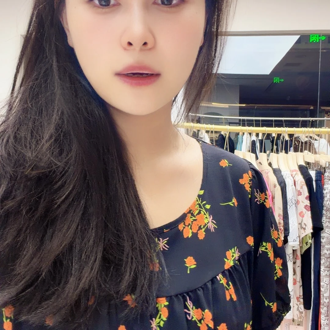 凉***夏哈哈哈哈哈哈哈哈哈哈