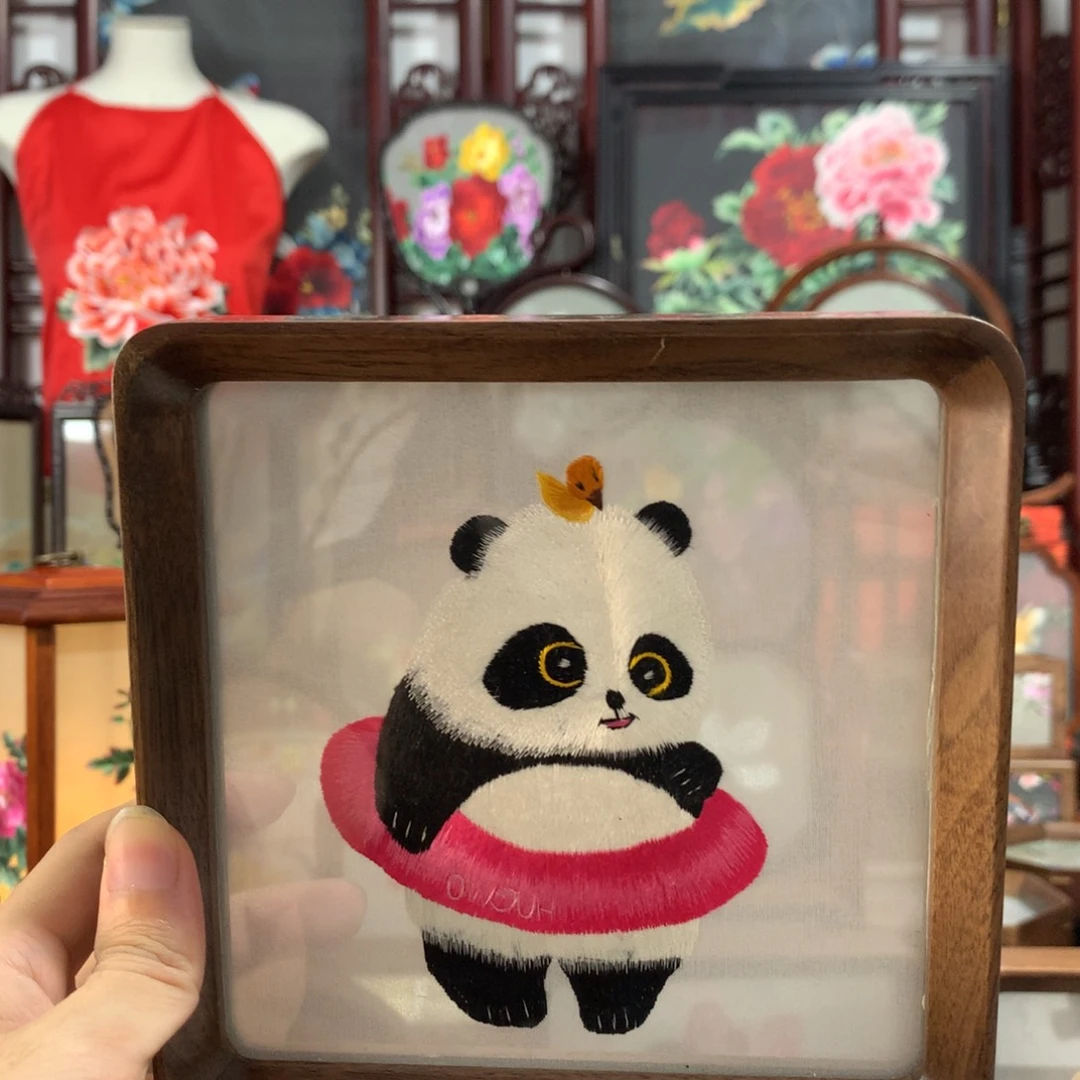 青***尖木熊猫呼啦圈苏绣摆件