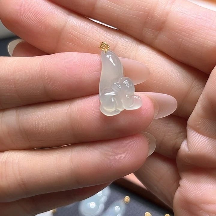 颈饰18K金镶嵌翡翠