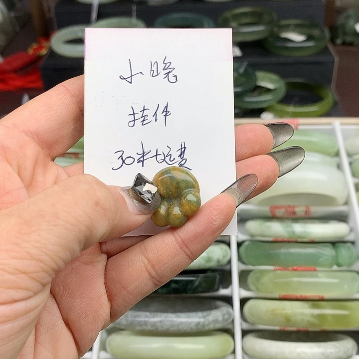 蛇纹石玉手镯未镶嵌小*?