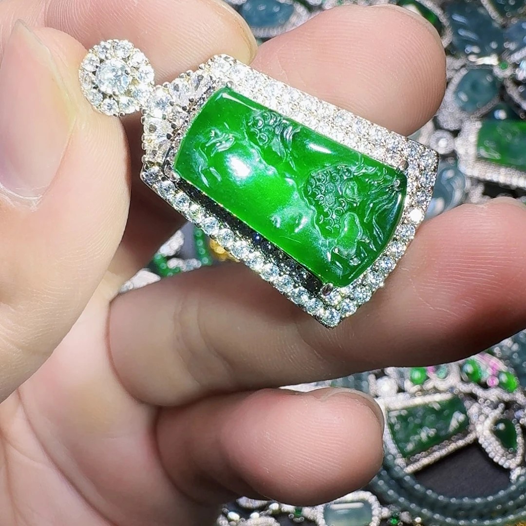 翡翠未镶嵌颈饰天然A货翡翠放漏