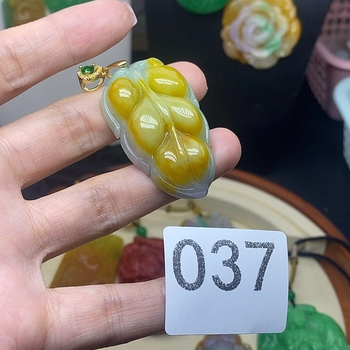 吊坠(赠链)未镶嵌翡翠