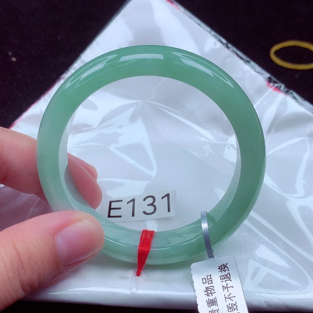 翡翠手镯未镶嵌天然缅甸