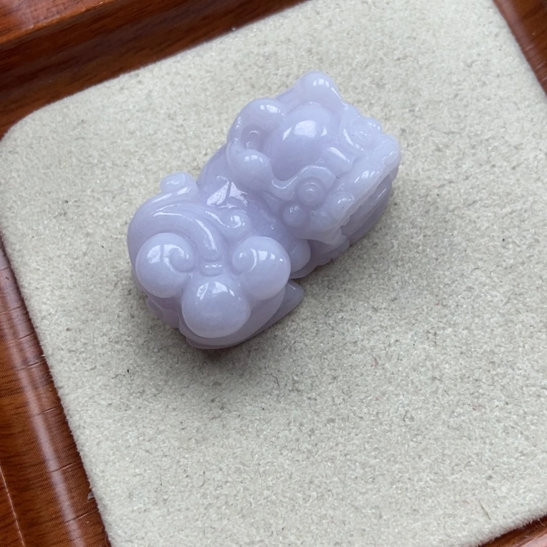 翡翠未镶嵌颈饰霸王
