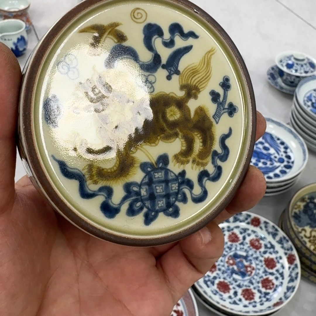 陶摆件釉里金狮子盖置