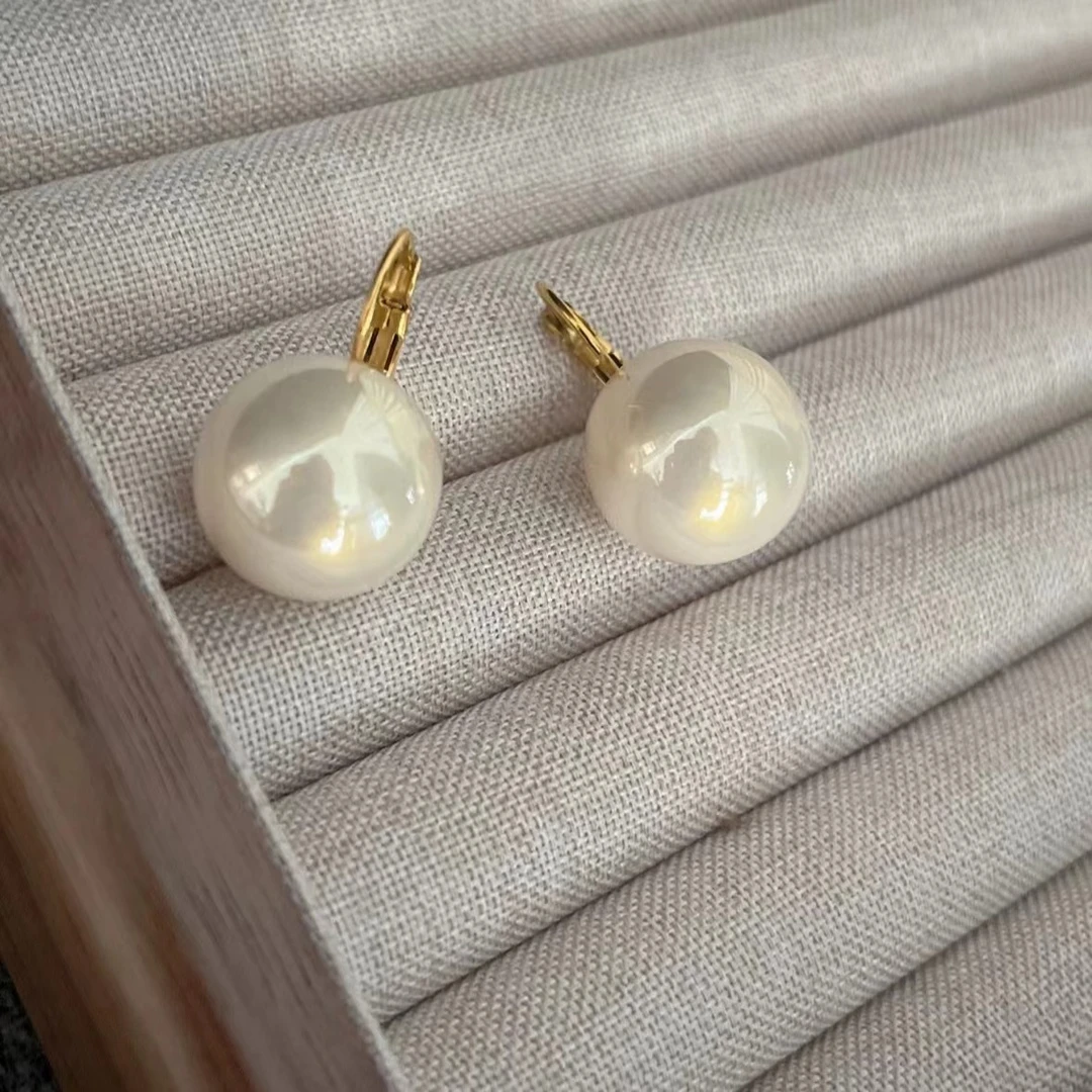 钛钢仿珍珠耳饰 港风复古高级感耳钉