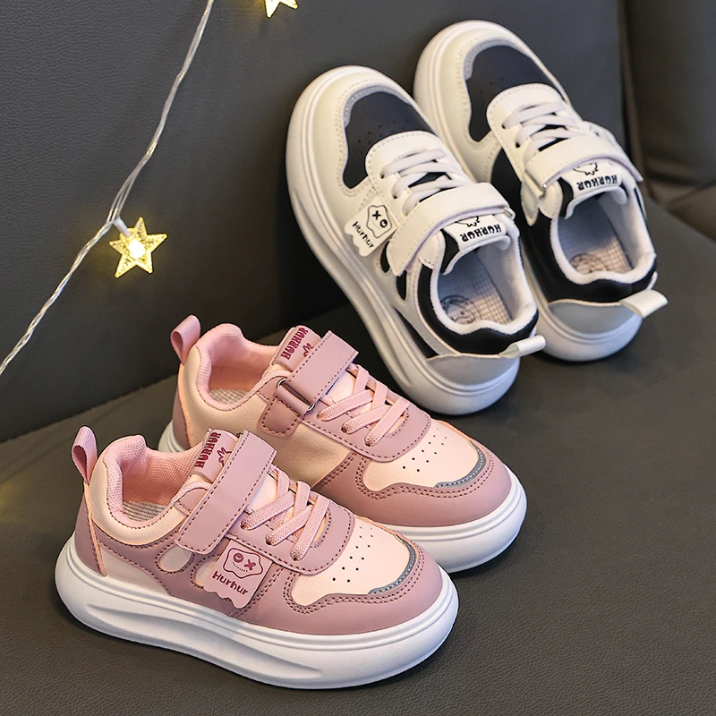 小黄鸭新款儿童运动鞋男童女童软底中大童皮面透气防滑轻便小白鞋