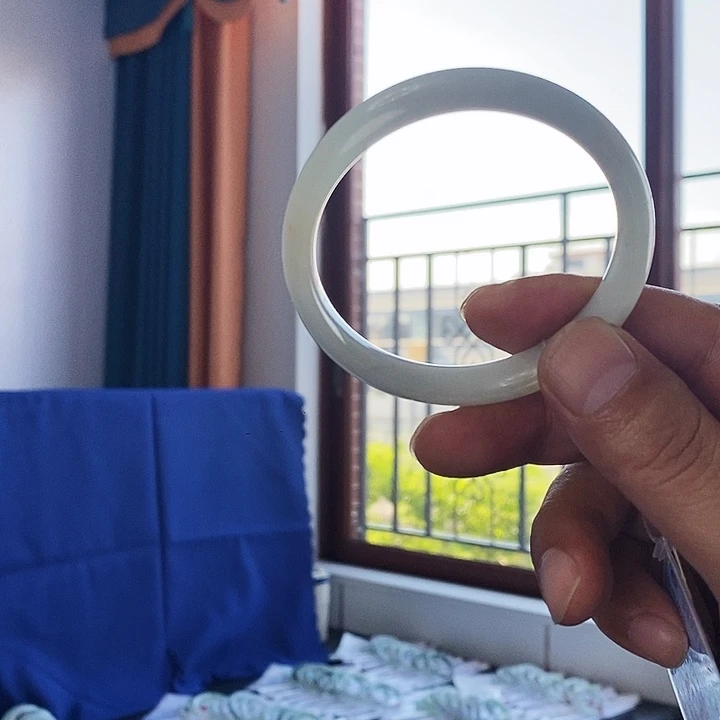 晴***川翡翠未镶嵌手镯翡翠