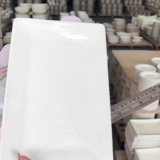 新骨瓷064微瑕暖白线条纹10寸长方盘