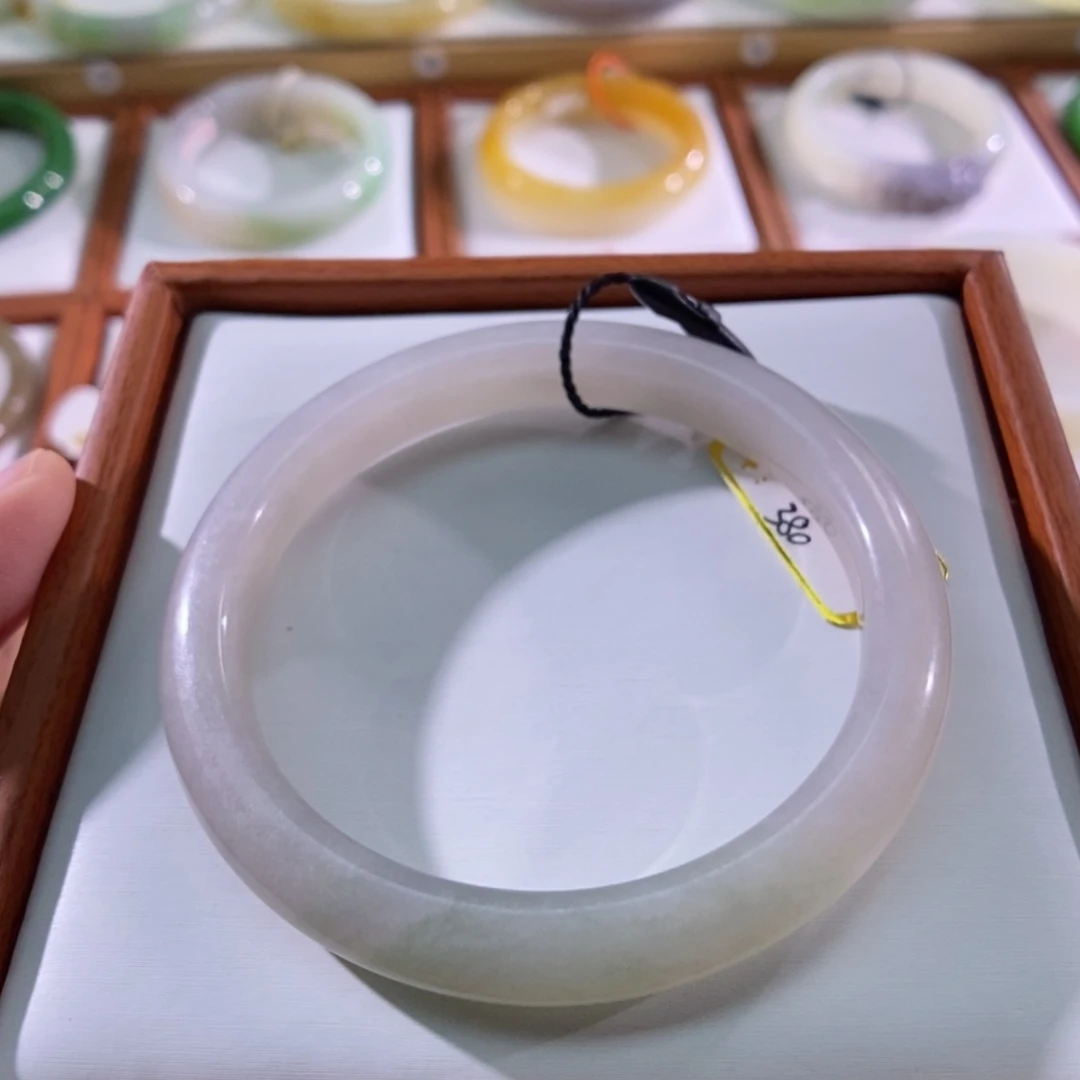 【闪购商品】未镶嵌手镯和田玉（翠青玉）