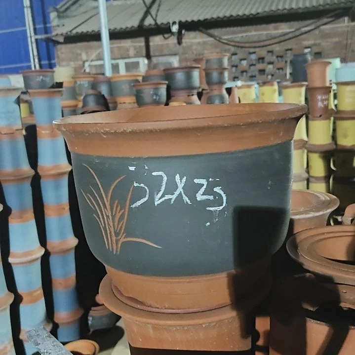 陶口径32高23黑刻绘一个