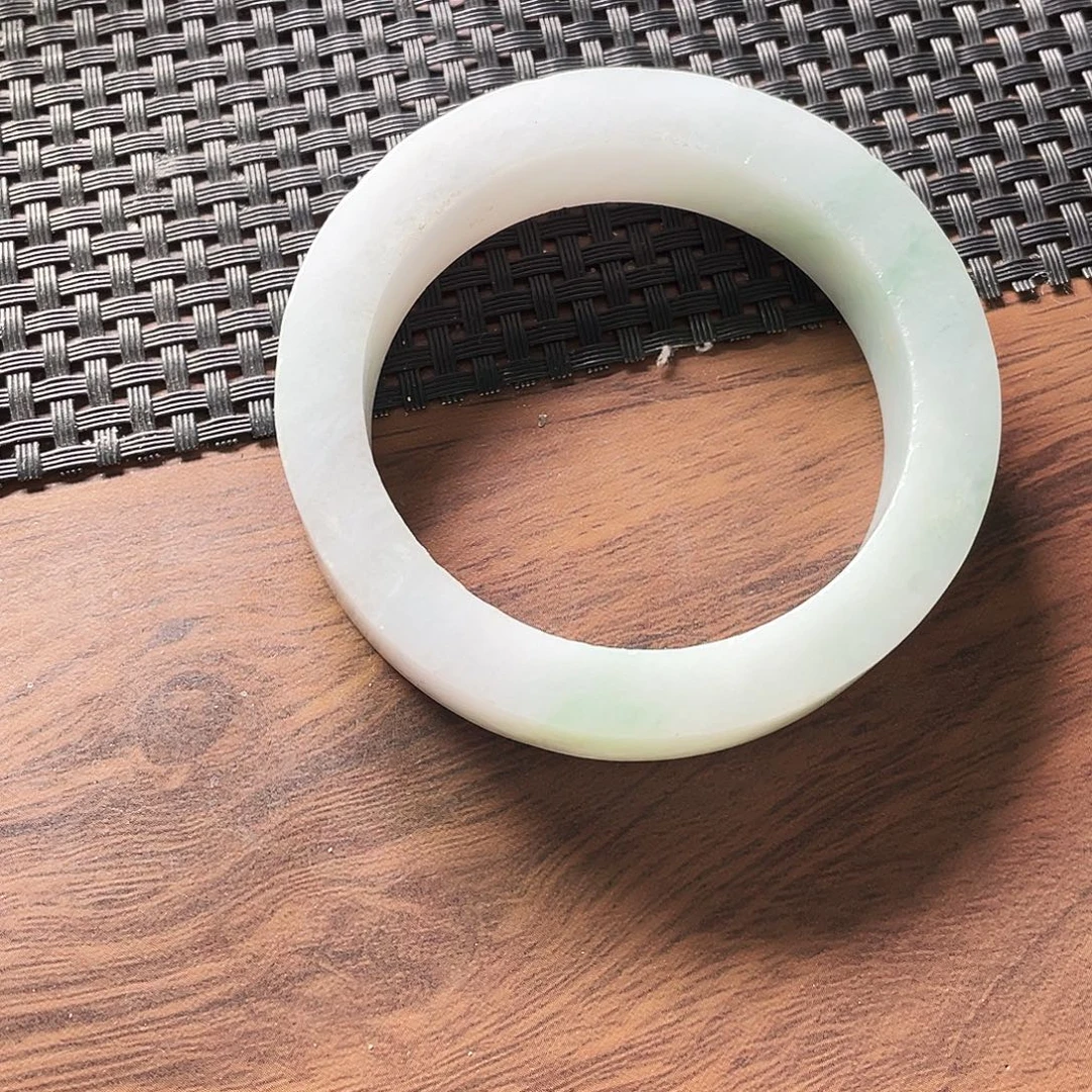 定制翡翠未镶嵌手鐲