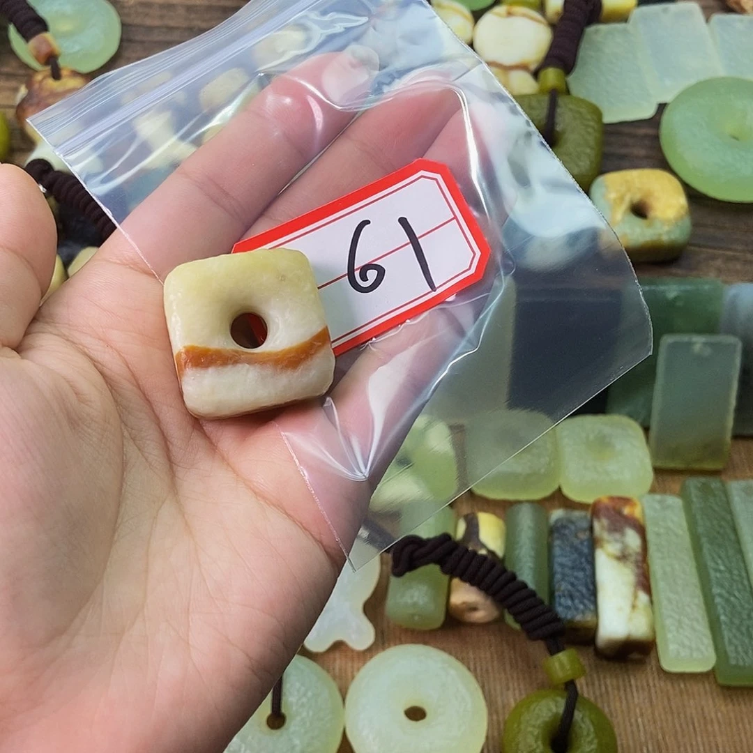 蛇纹石玉未镶嵌颈饰琢*
