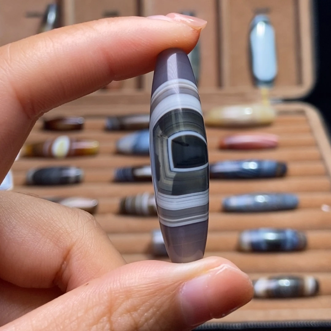 于***浩玛瑙/玉髓未镶嵌颈饰