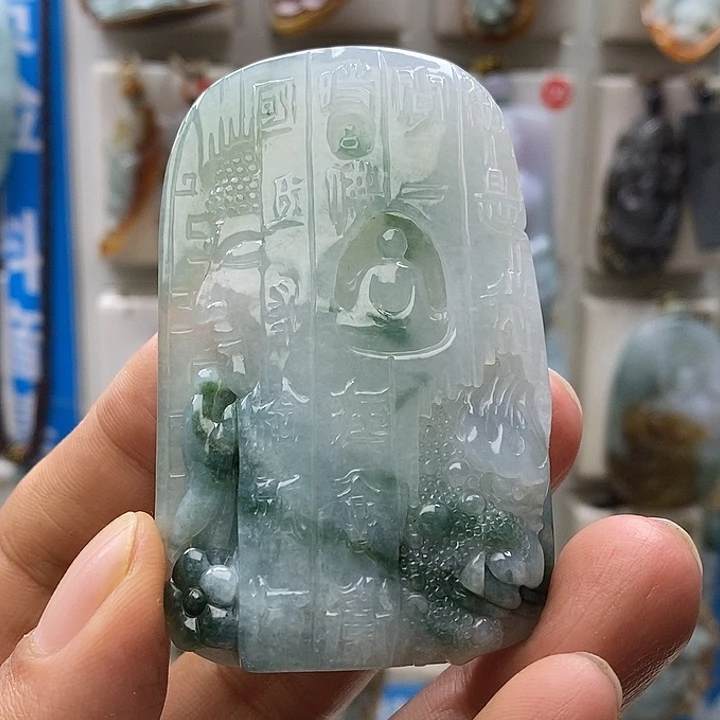 肖***头翡翠未镶嵌颈饰一念