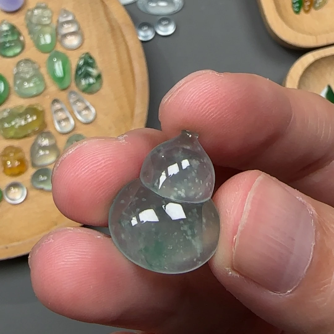 翡翠未镶嵌颈饰葫芦