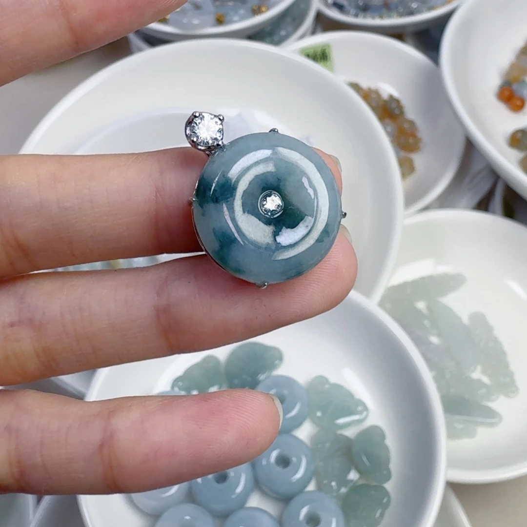 翡翠散珠飘花平安扣一个