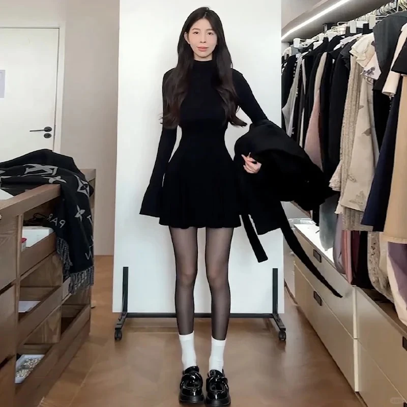 黑色修身法式百褶连衣裙女秋冬爆款2025新款长袖裙子高级感小黑裙