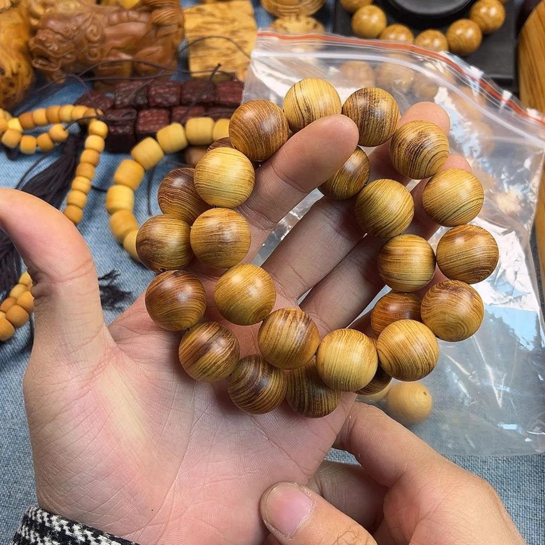 陈***硕手串/手链柏木（崖柏）18泥料