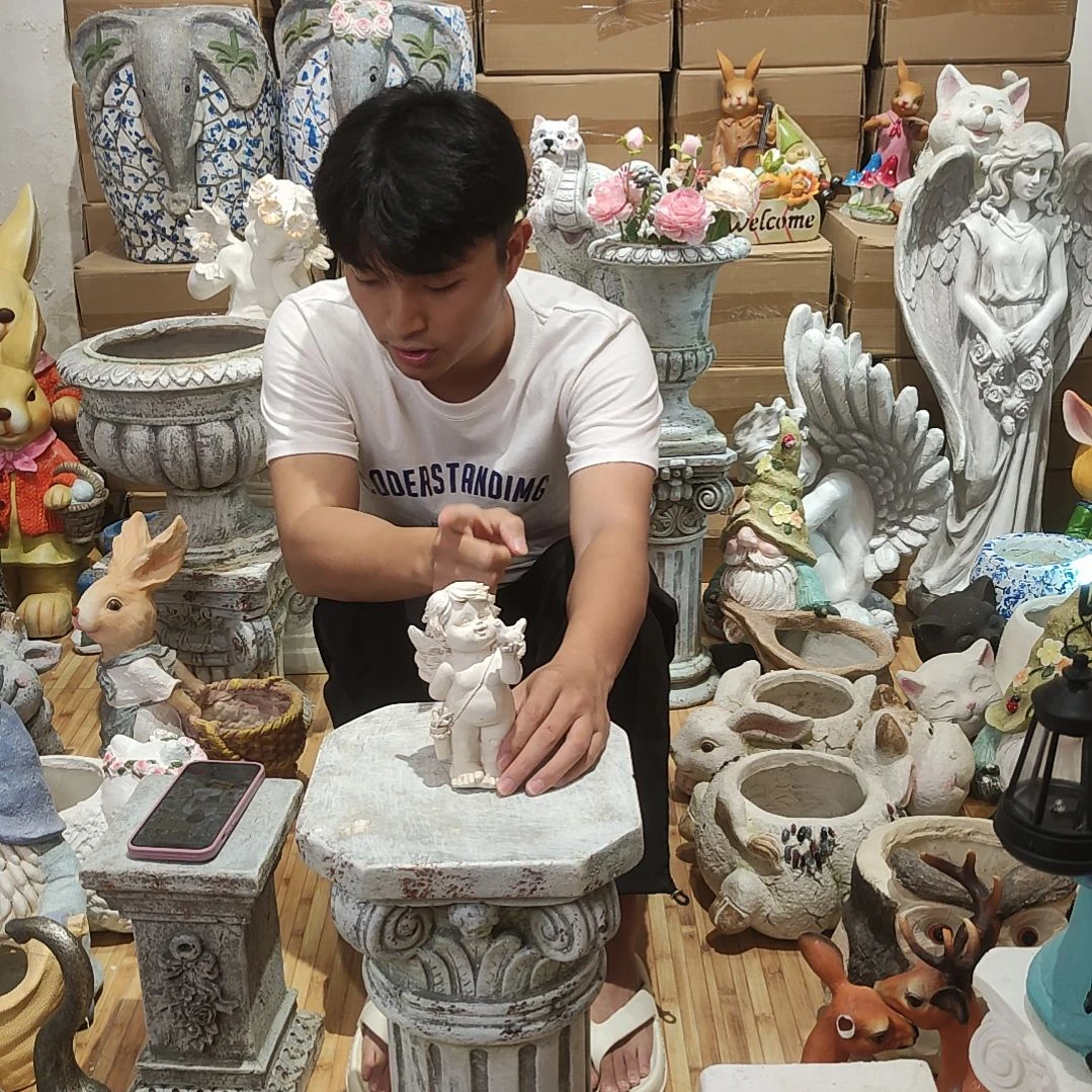 合成树脂拿小鸟天使