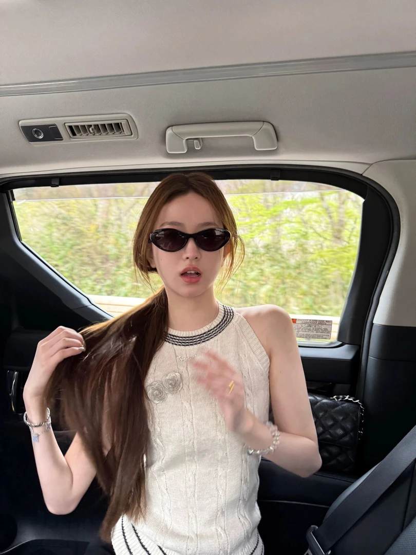 （浠儿家）高级感复古圆领麻花针织背心时尚休闲露肩上衣打底衫