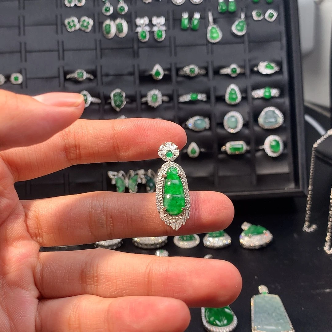 翡翠未镶嵌吊坠(不含链)