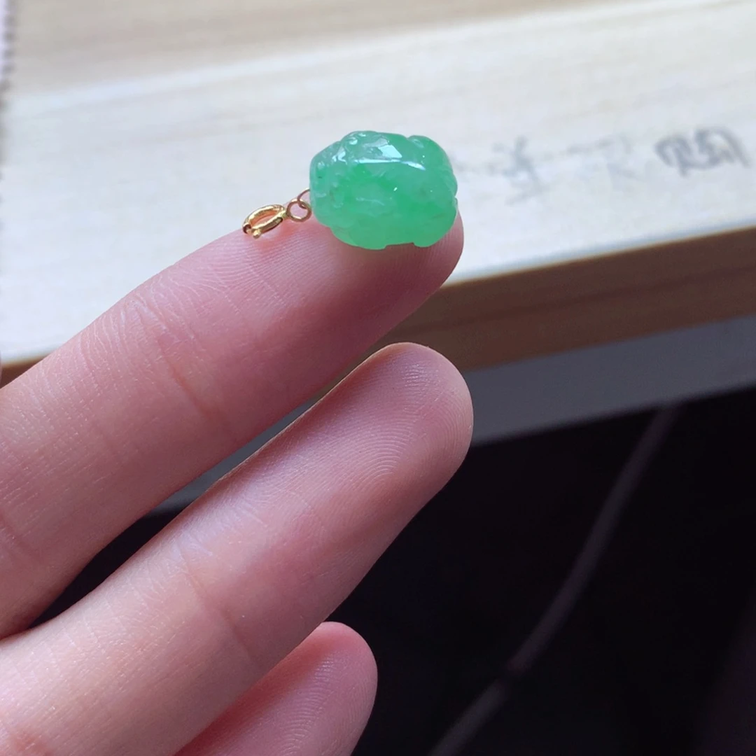 翡翠颈饰18K金镶嵌吊坠